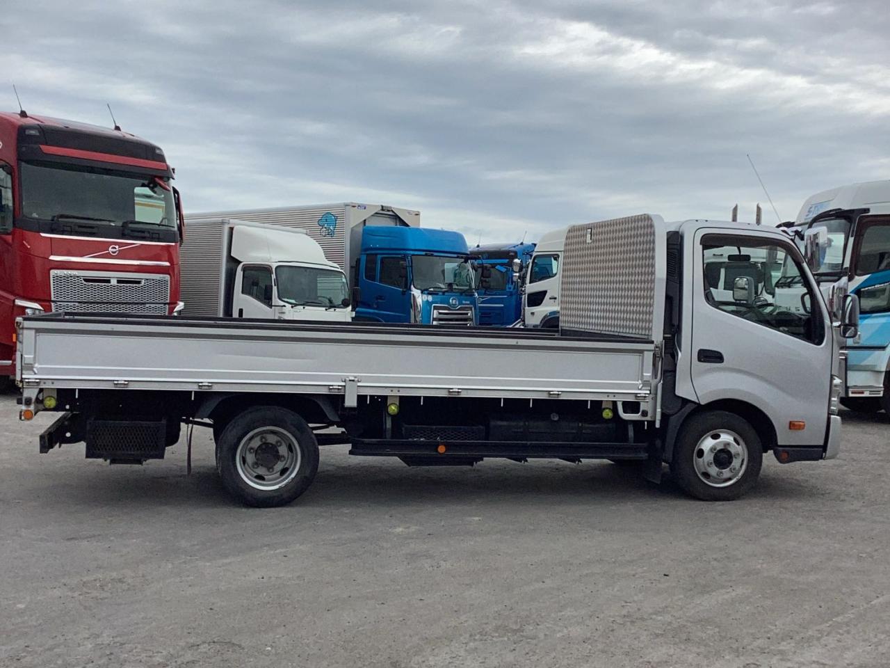 トヨタ 平ボディ 中型 TKG-XZU710 の詳細 | 先進的なトラック